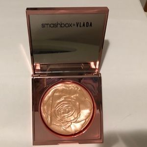 Smashbox x vlada petal metal highlighter